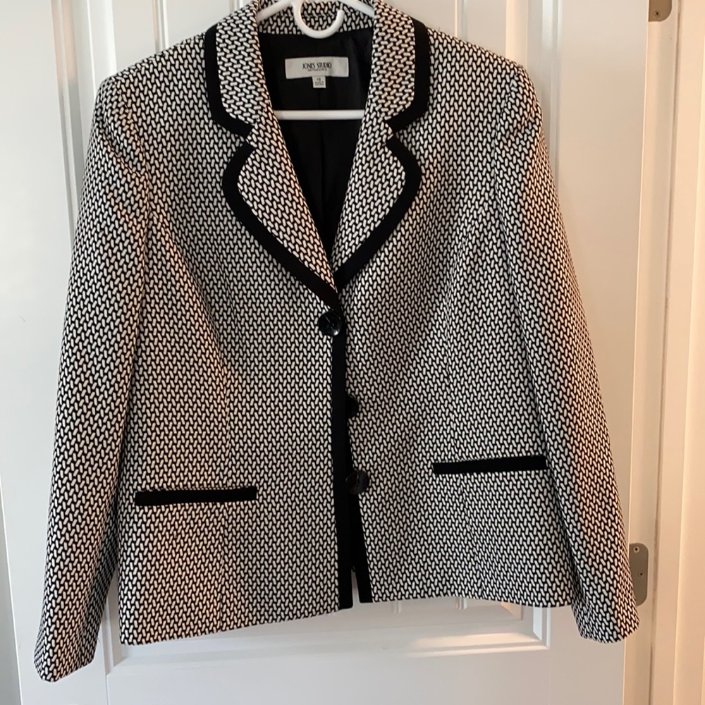 Black + white blazer with black silk inside